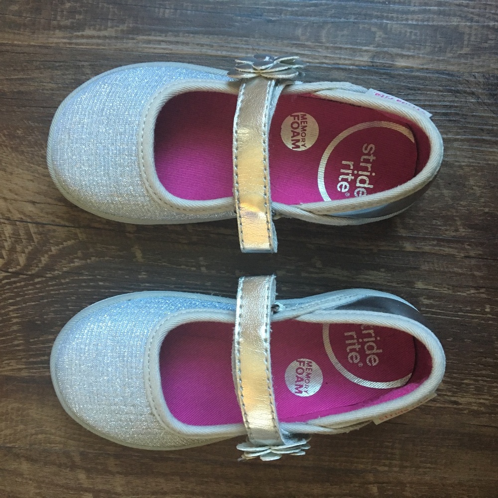 LIKE NEW Stride Rite Silver sparkly shoes